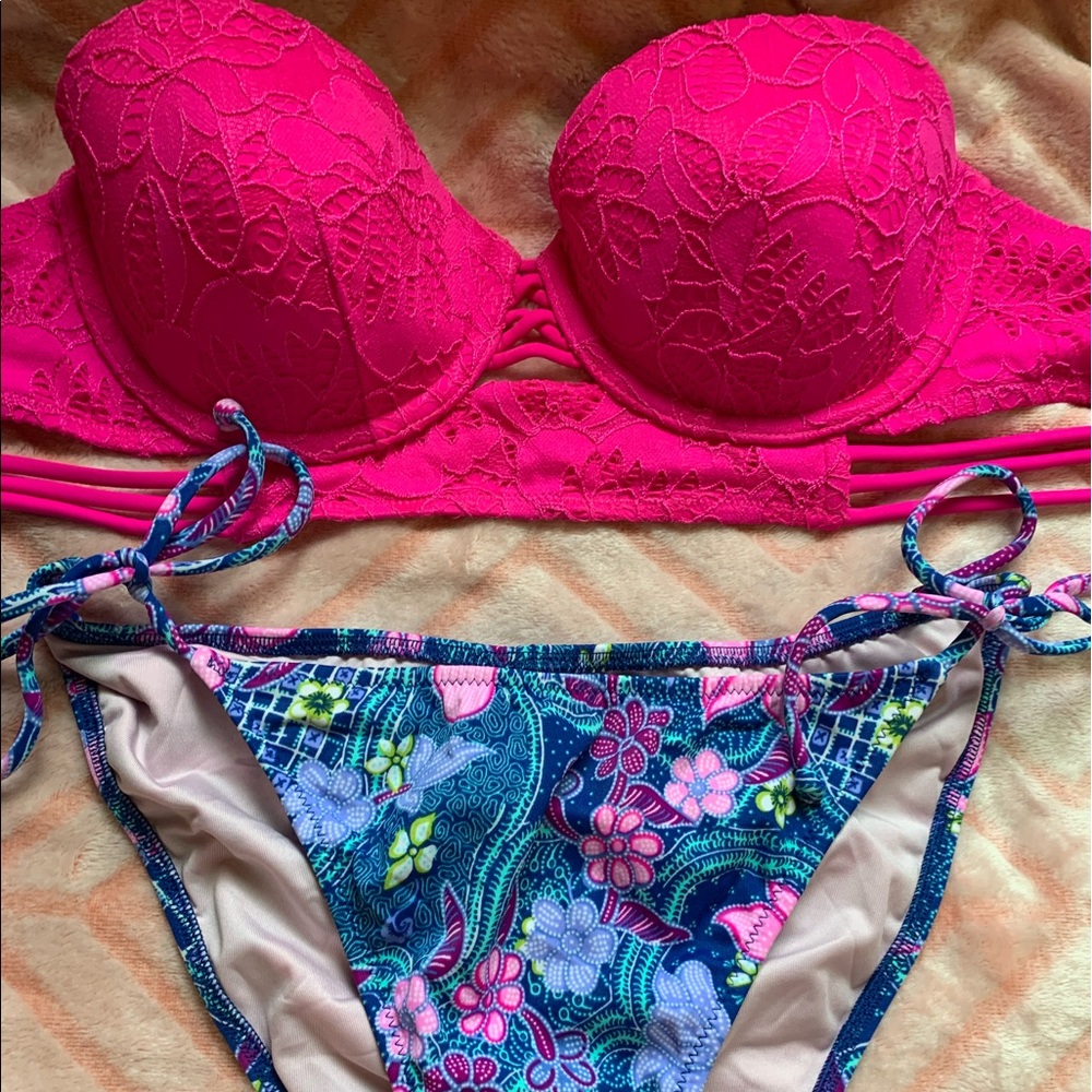 Victoria Secret Bikini - Picture 2 of 2